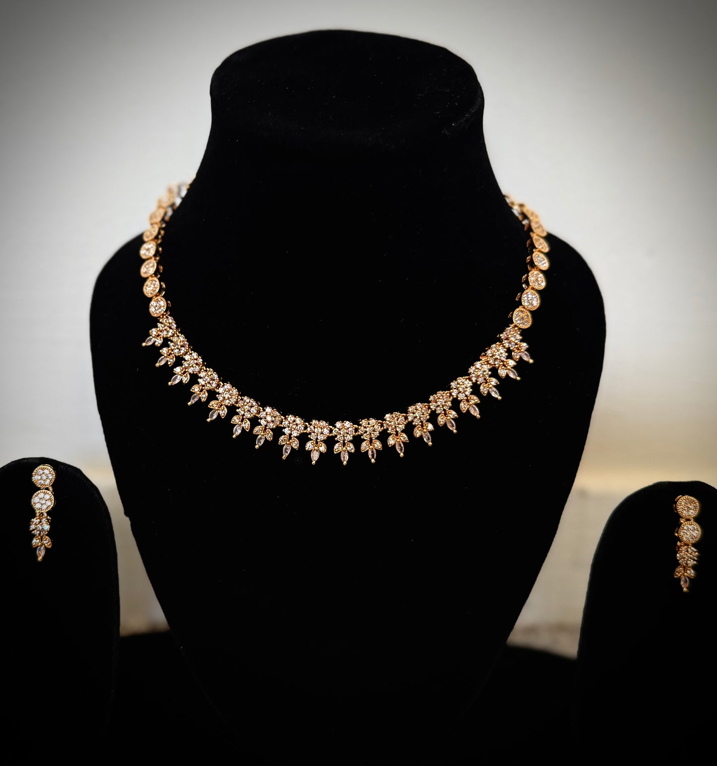Vizhi Gold Set